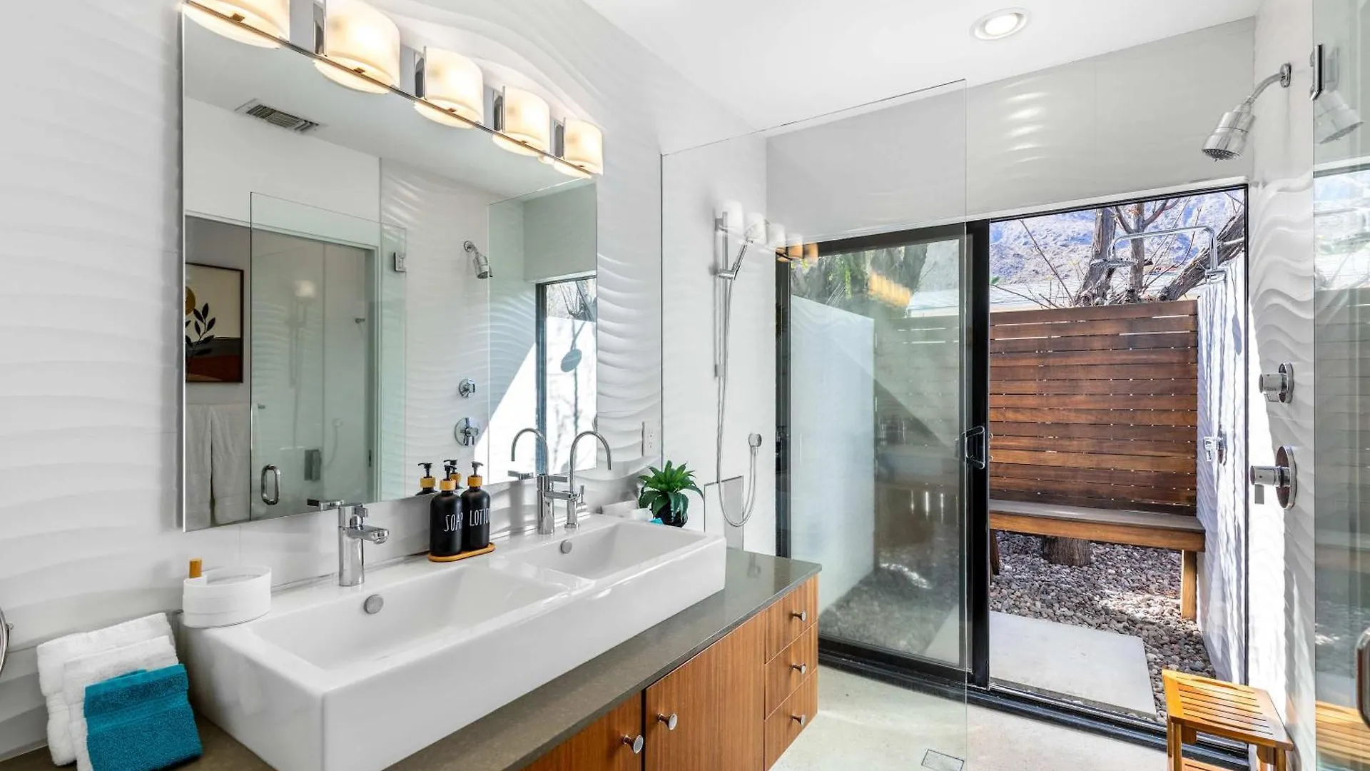 Vakantiehuis Luxury 4-Bedroom Home With Pool Spa & Stunning Mountain Views Palm Springs