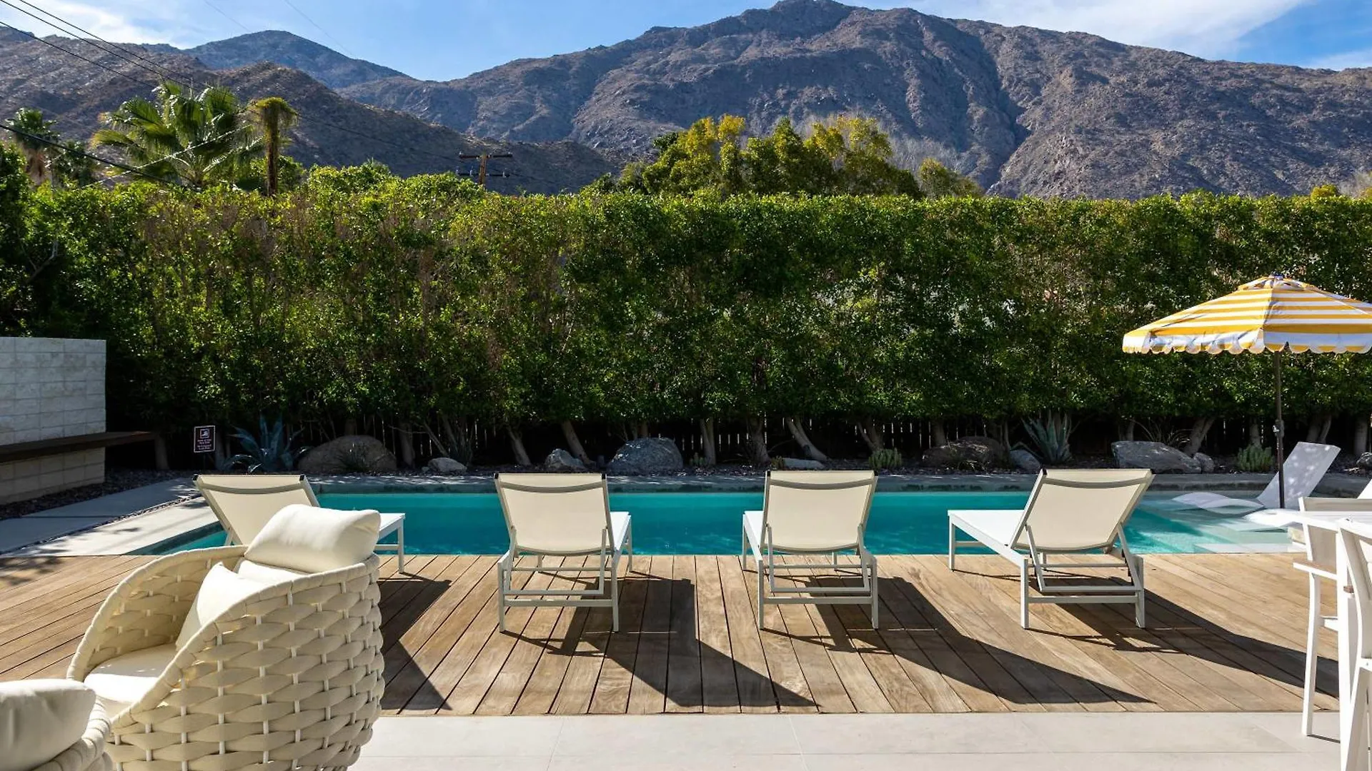 Luxury 4-Bedroom Home With Pool Spa & Stunning Mountain Views Palm Springs
