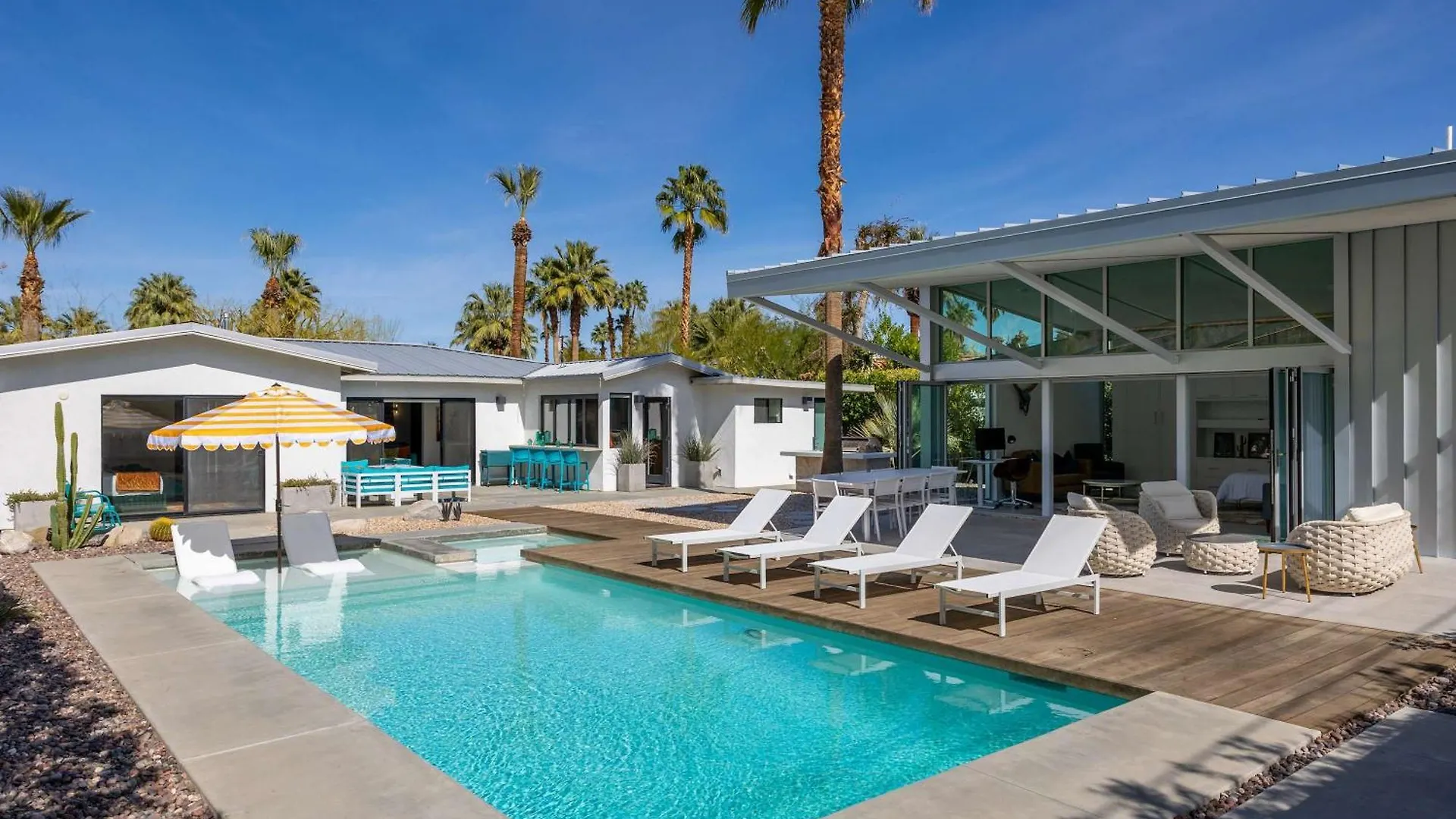 Luxury 4-Bedroom Home With Pool Spa & Stunning Mountain Views Palm Springs Vakantiehuis