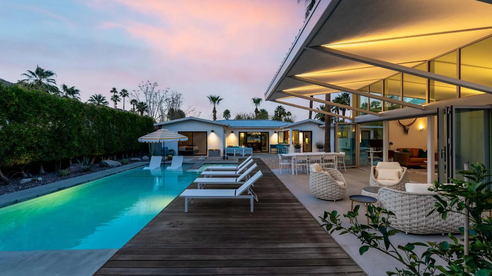 Luxury 4-Bedroom Home With Pool Spa & Stunning Mountain Views Palm Springs Vakantiehuis