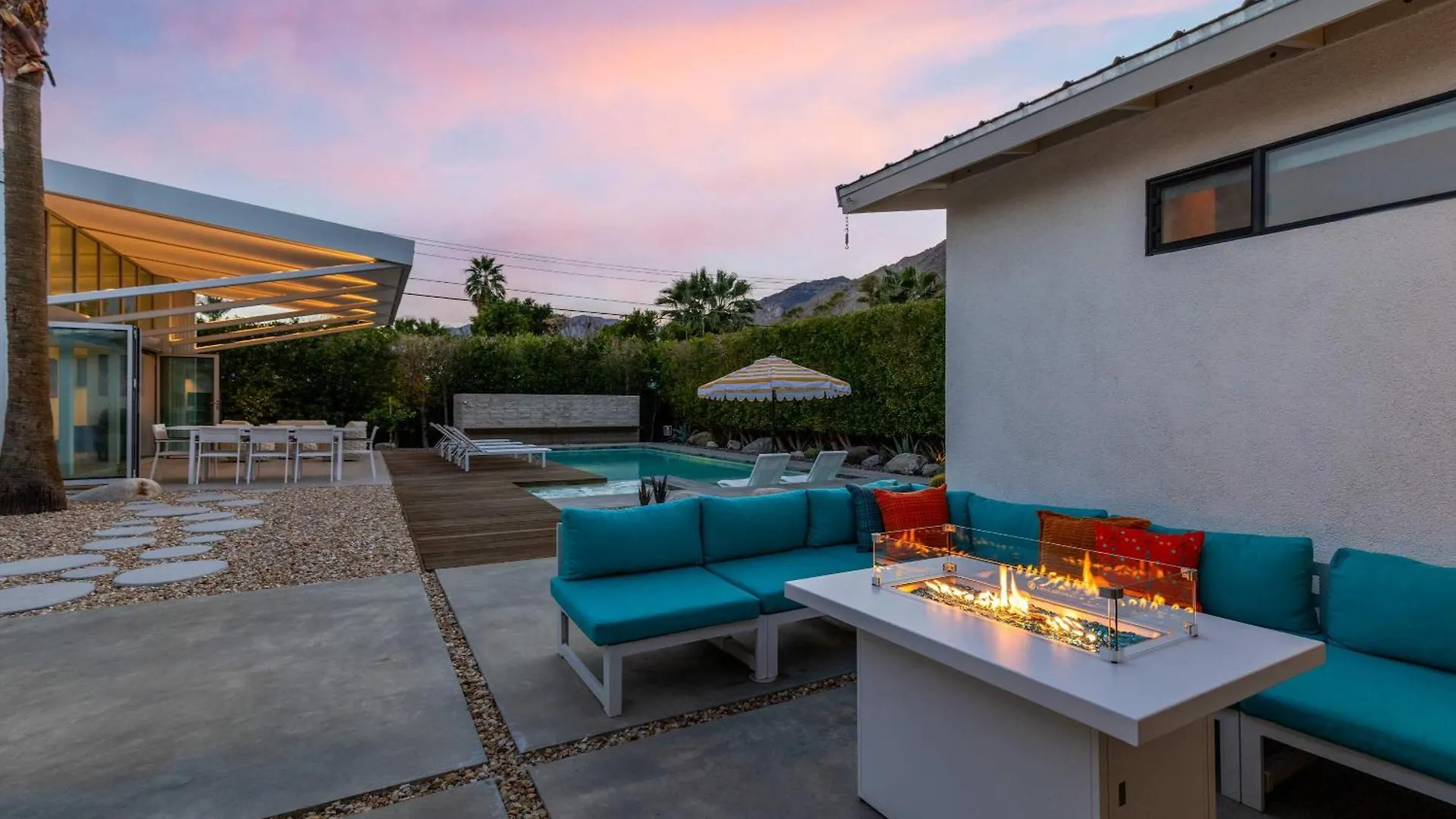 Luxury 4-Bedroom Home With Pool Spa & Stunning Mountain Views Palm Springs Vakantiehuis