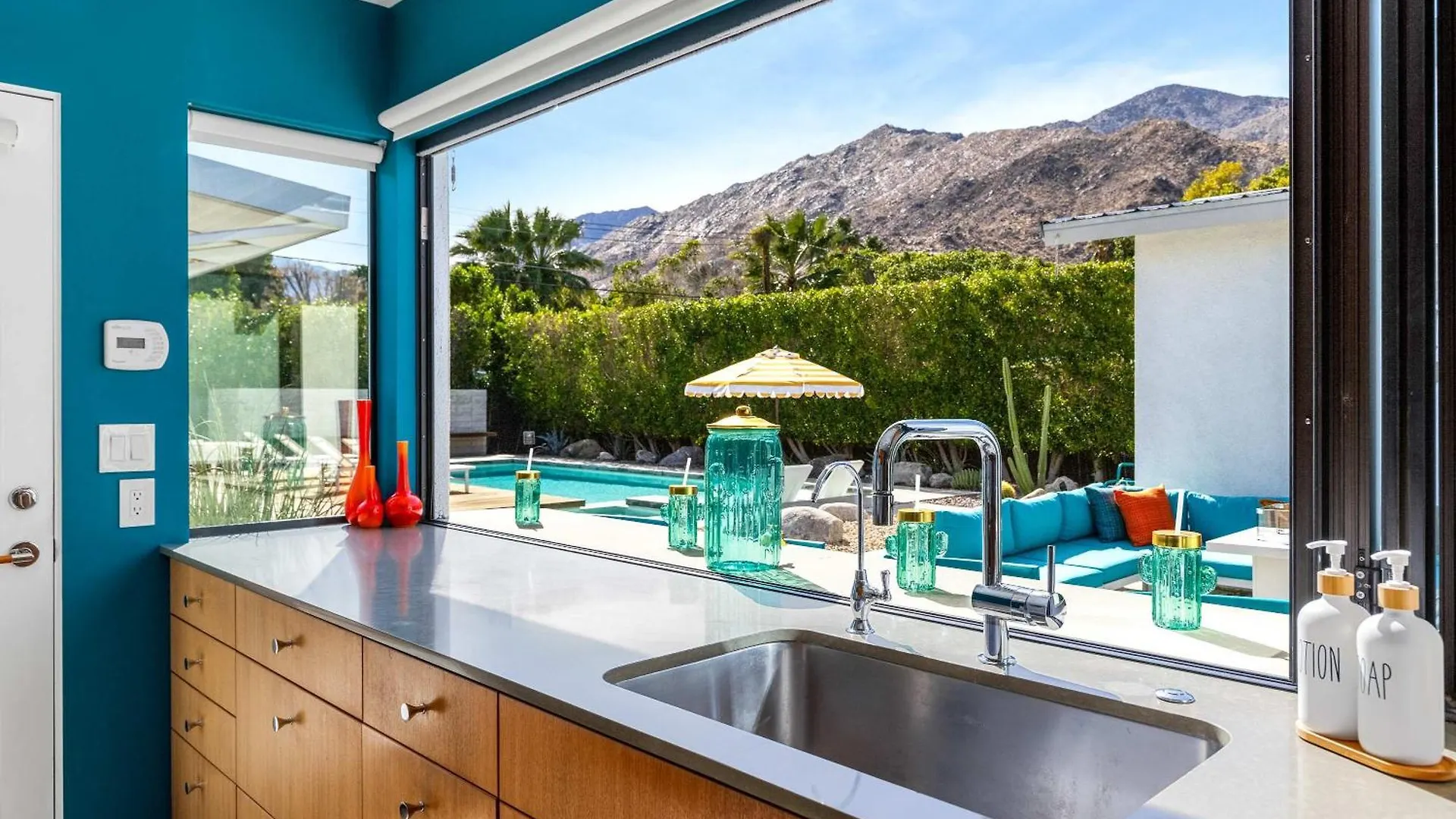 Vakantiehuis Luxury 4-Bedroom Home With Pool Spa & Stunning Mountain Views Palm Springs