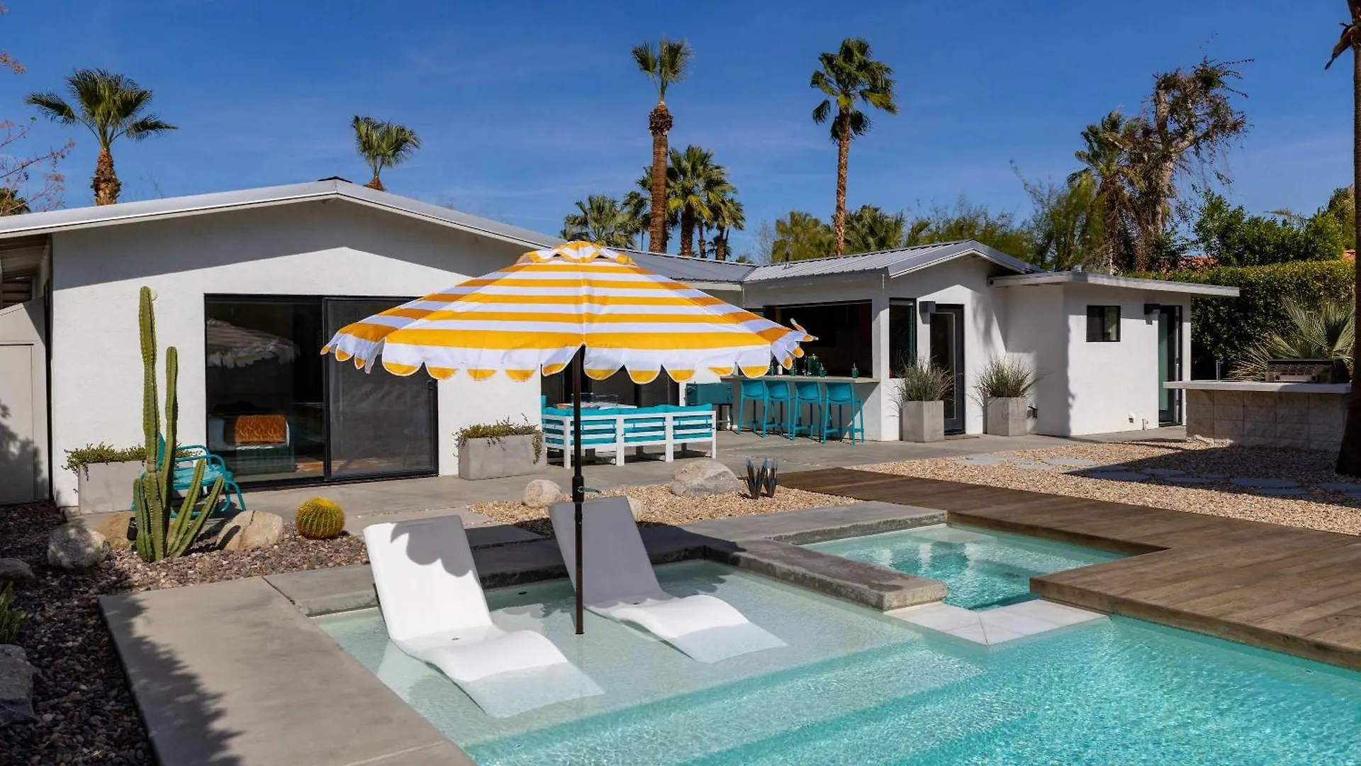 Luxury 4-Bedroom Home With Pool Spa & Stunning Mountain Views Palm Springs