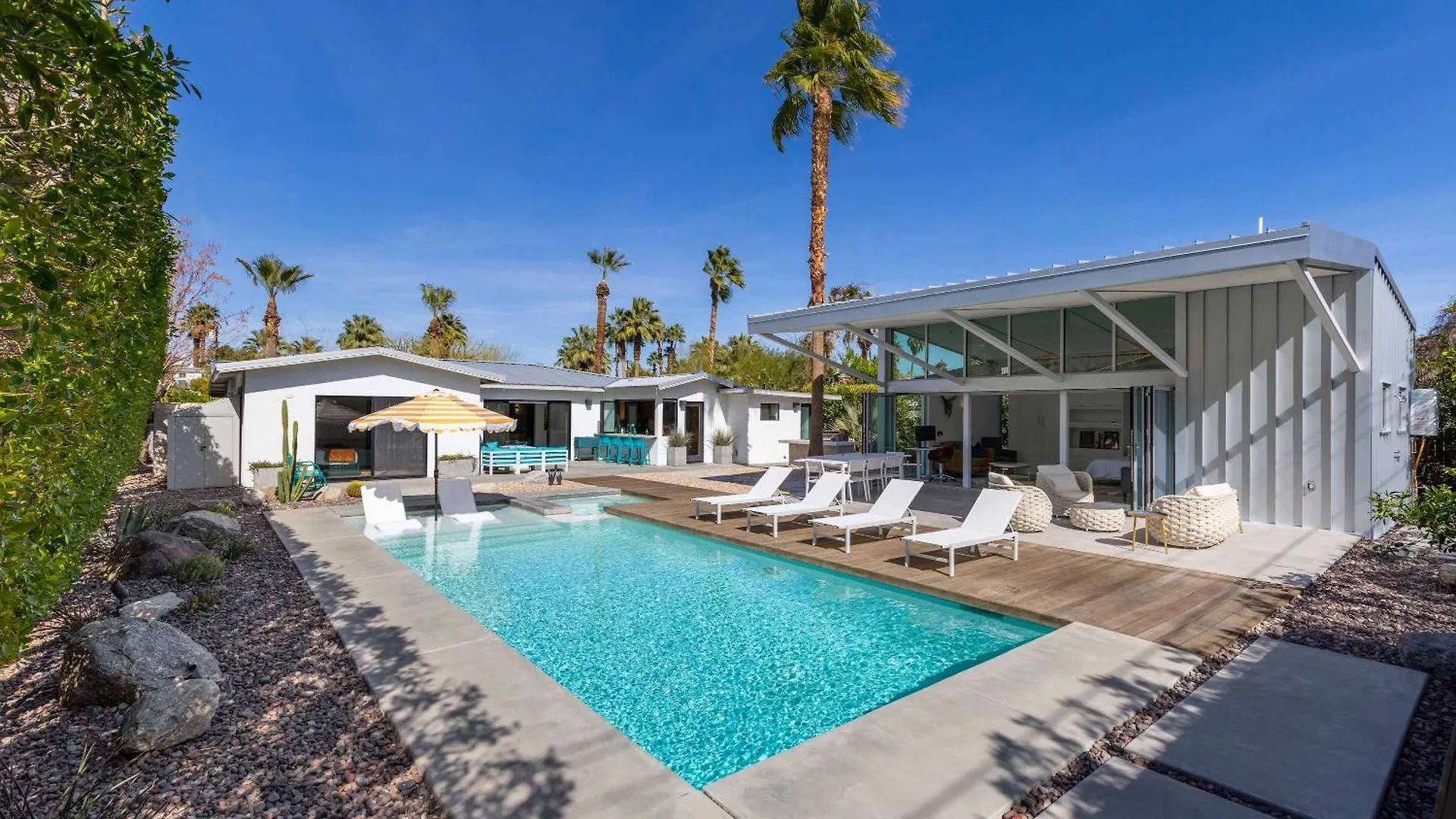 Luxury 4-Bedroom Home With Pool Spa & Stunning Mountain Views Palm Springs